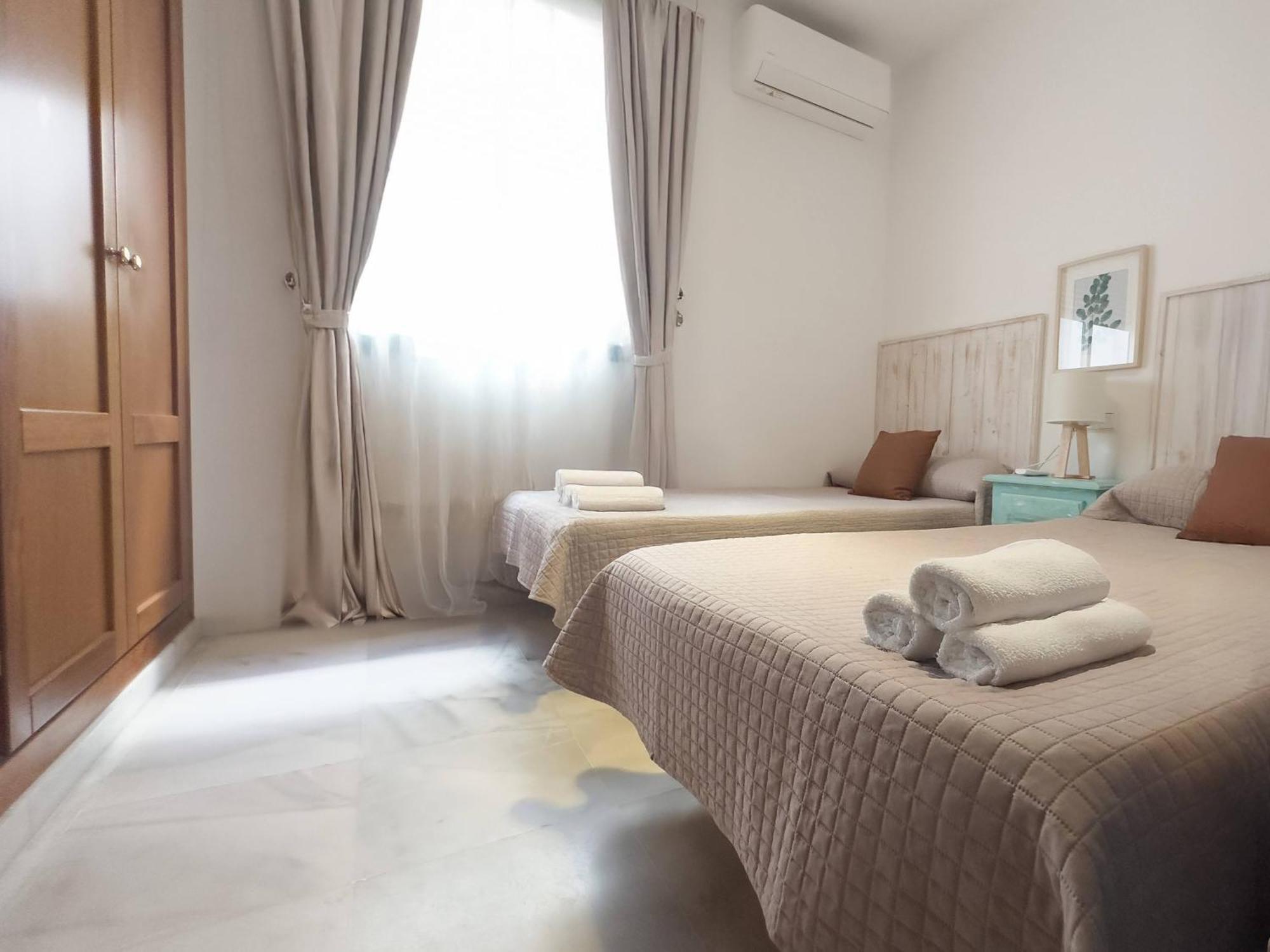 Apartamento en Primera Línea de Playa. Seis plazas. Estepona Exterior foto